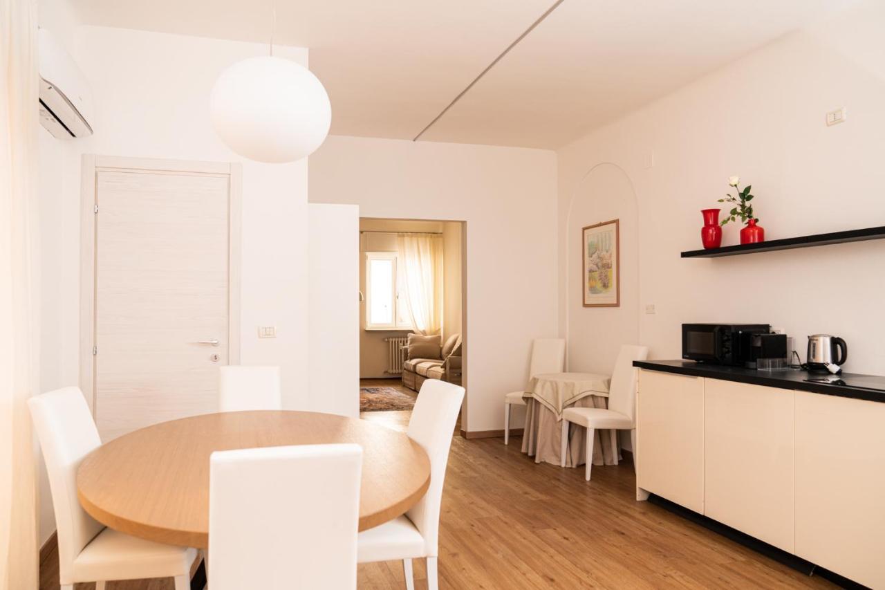 Domus Verona - Elegante Residenza Con Affaccio Su Porta Leoni Extérieur photo