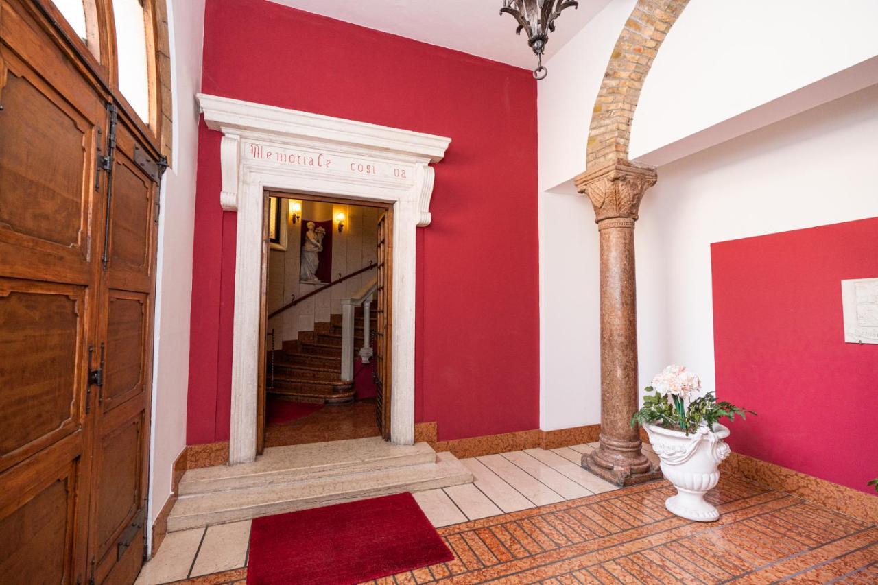 Domus Verona - Elegante Residenza Con Affaccio Su Porta Leoni Extérieur photo