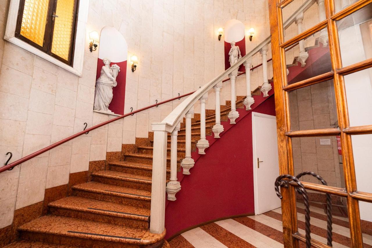 Domus Verona - Elegante Residenza Con Affaccio Su Porta Leoni Extérieur photo