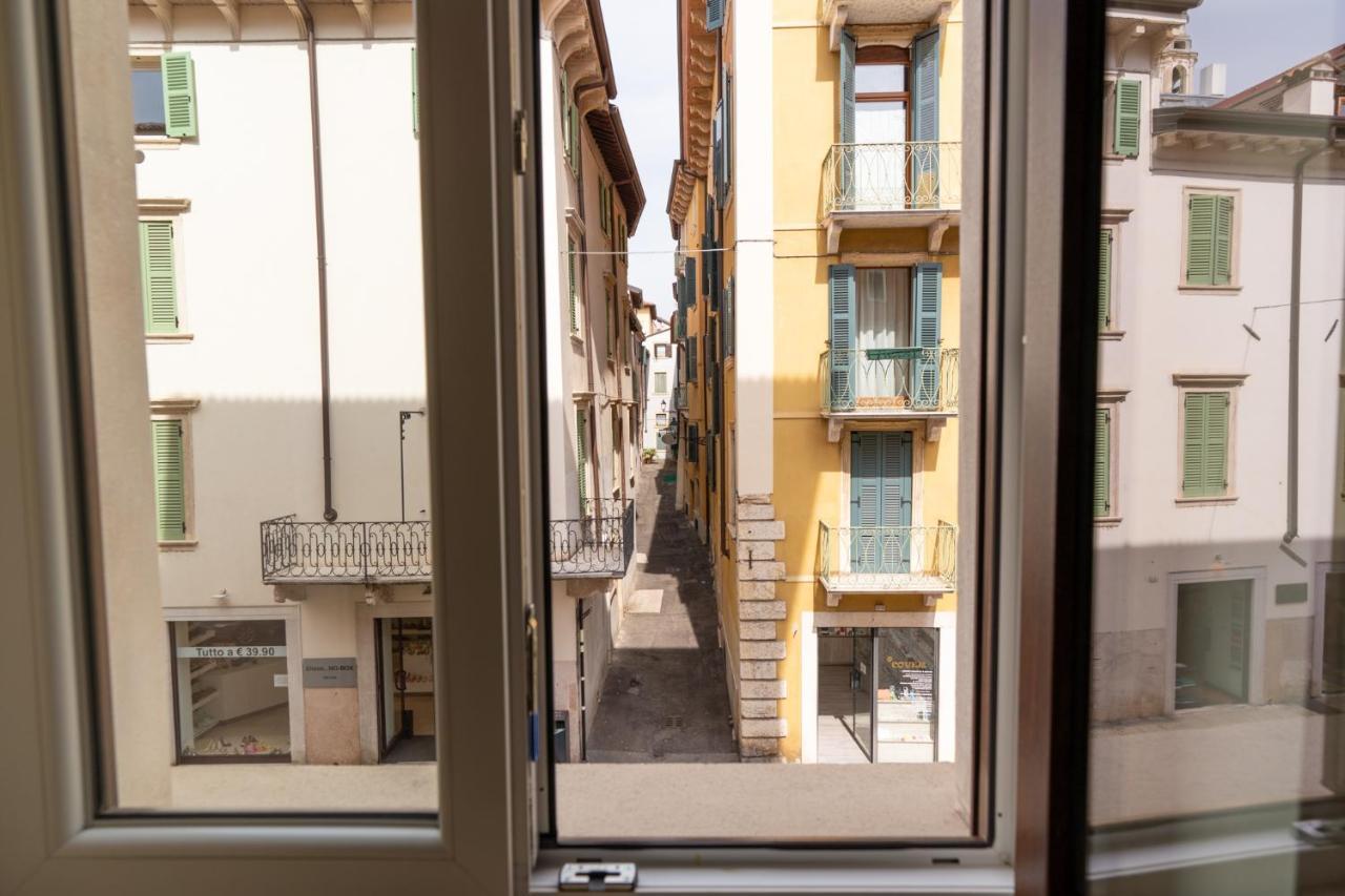 Domus Verona - Elegante Residenza Con Affaccio Su Porta Leoni Extérieur photo