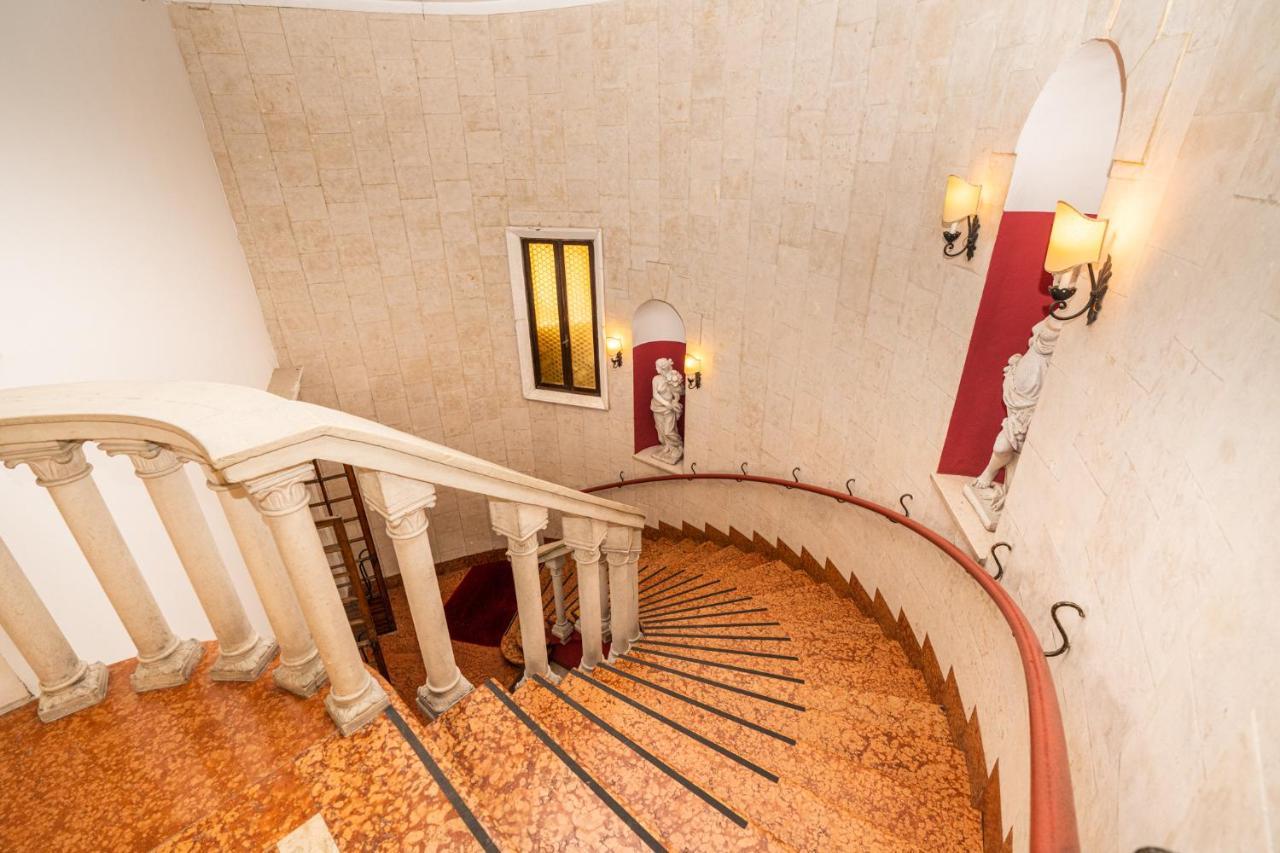 Domus Verona - Elegante Residenza Con Affaccio Su Porta Leoni Extérieur photo